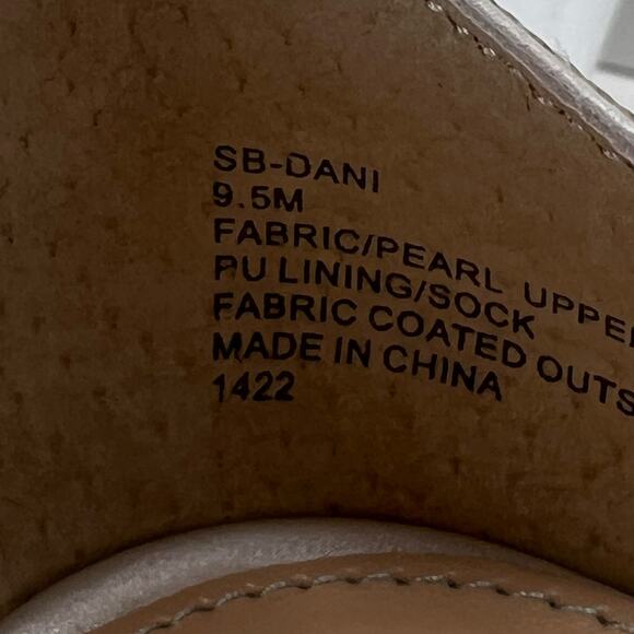 Betsey Johnson SB-Dani Block Heel Sandals Pearl White Women's 9.5M Tried On - Picture 10 of 12